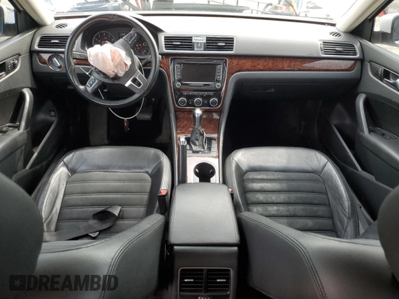 2013 Volkswagen Passat SEL Premium z VIN 1VWCH7A30DC039521, wystawiony jako Copart lot #56795935 z przebiegiem 127 052 mil mil oraz Nie do naprawy • Non repairable. Historia ofert i sprzedaży dostępna na DreamBid. Obrazek 8.