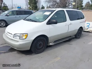 1998 Toyota Sienna LE with VIN 4T3ZF13C9WU088651, listed as a IAAI auction lot 41820184 with 172,808 mi miles. Bid and sale history available at carsss.com. Image 2.