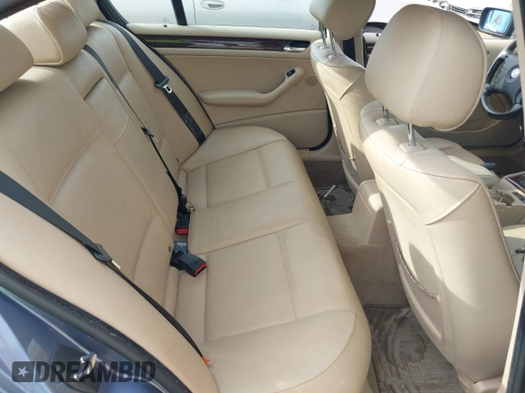 2005 BMW 3 Series 325i with VIN WBAET37445NJ85538, listed as a IAAI auction lot 41872686 with 121,237 mi miles. Bid and sale history available at carsss.com. Image 8.