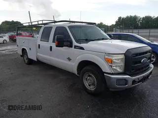 2014 Ford F-250 XL z VIN 1FT7W2AT0EEB17573, wystawiony jako IAAI lot #42539240 z przebiegiem 231 529 mil mil oraz . Historia ofert i sprzedaży dostępna na DreamBid. Obrazek 1.
