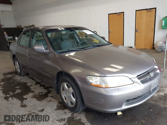 2000 Honda Accord EX z VIN 1HGCG1657YA053433, wystawiony jako IAAI lot #42322643 z przebiegiem 146 517 mil mil oraz . Historia ofert i sprzedaży dostępna na DreamBid. Obrazek 1.