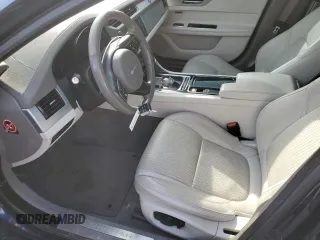 2016 Jaguar XF 35t Prestige z VIN SAJBK4BV2GCY18133, wystawiony jako Copart lot #46502435 z przebiegiem 149 635 mil mil oraz Czysty tytuł • Clean title. Historia ofert i sprzedaży dostępna na DreamBid. Obrazek 7.