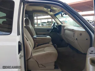 2006 Chevrolet Silverado 1500 LT1 with VIN 2GCEC19Z861343690, listed as a IAAI auction lot 41900168 with 198,206 mi miles. Bid and sale history available at carsss.com. Image 5.