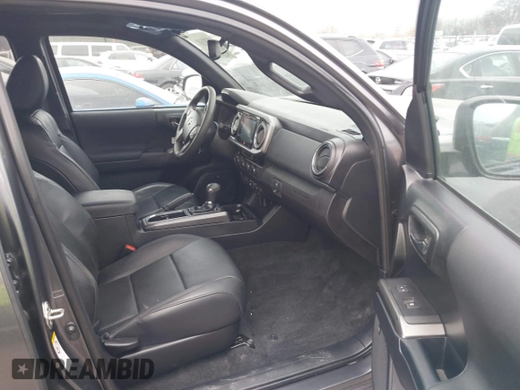 2018 Toyota Tacoma SR with VIN 5TFCZ5AN6JX127774, listed as a IAAI auction lot 41801158 with 28,161 mi miles and . Bid and sale history available at DreamBid. Image 5.