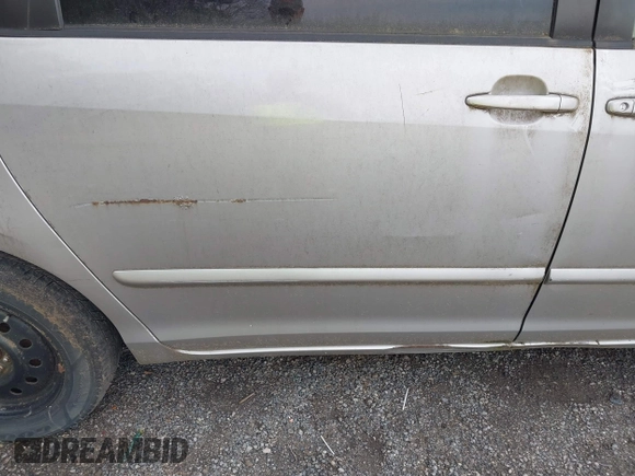 2006 Toyota Sienna CE z VIN 5TDZA23C26S505047, wystawiony jako IAAI lot #42464598 z przebiegiem 218 406 mil mil oraz . Historia ofert i sprzedaży dostępna na DreamBid. Obrazek 12.