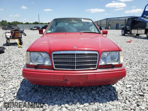 1995 Mercedes-Benz E 320 with VIN WDBEA66E3SC260806, listed as a Copart auction lot 55919665 with 114,083 mi miles and Salvage Title. Bid and sale history available at DreamBid. Image 5.