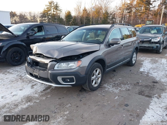 2011 Volvo XC70 3.2L z VIN YV4940BZ8B1115060, wystawiony jako IAAI lot #41156698 z przebiegiem 196 913 mil mil oraz . Historia ofert i sprzedaży dostępna na DreamBid. Obrazek 2.