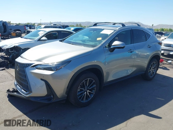 2024 Lexus NX 350 Premium z VIN 2T2GGCEZ3RC049310, wystawiony jako IAAI lot #42551581 z przebiegiem 12 938 mil mil oraz . Historia ofert i sprzedaży dostępna na DreamBid. Obrazek 17.