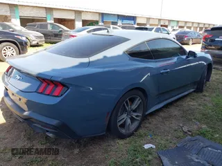 2024 Ford Mustang EcoBoost z VIN 1FA6P8TH3R5109807, wystawiony jako IAAI lot #41916951 z przebiegiem Nie podano mil oraz . Historia ofert i sprzedaży dostępna na DreamBid. Obrazek 4.