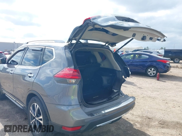 2017 Nissan Rogue SL z VIN 5N1AT2MT0HC881736, wystawiony jako IAAI lot #41506635 z przebiegiem 136 389 mil mil oraz . Historia ofert i sprzedaży dostępna na DreamBid. Obrazek 17.