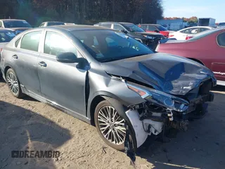 2023 Kia Forte GT-Line z VIN 3KPF54AD9PE686528, wystawiony jako IAAI lot #40782505 z przebiegiem 8 242 mil mil oraz . Historia ofert i sprzedaży dostępna na DreamBid. Obrazek 1.