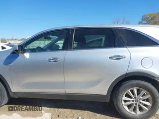 2019 Kia Sorento LX V6 with VIN 5XYPG4A59KG558518, listed as a IAAI auction lot 41808458 with 110,454 mi miles. Bid and sale history available at carsss.com. Image 15.