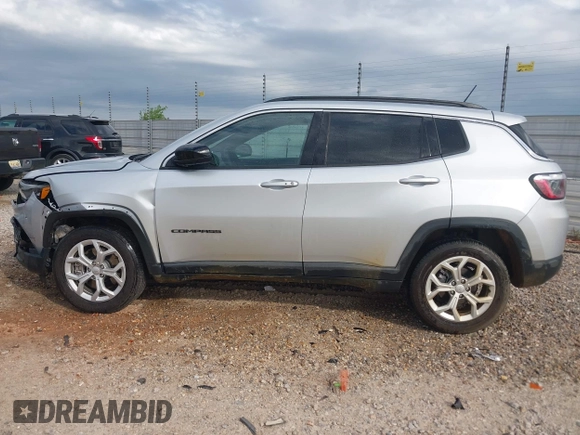 2024 Jeep Compass Latitude with VIN 3C4NJDBN9RT118616, listed as a IAAI auction lot 42030101 with 34,073 mi miles. Bid and sale history available at carsss.com. Image 14.