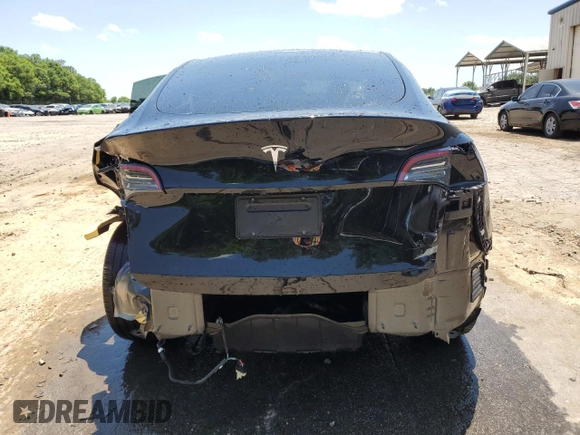 2024 Tesla Model Y z VIN 7SAYGDED2RA329802, wystawiony jako Copart lot #57748805 z przebiegiem 19 391 mil mil oraz Szkoda całkowita • Salvage title. Historia ofert i sprzedaży dostępna na DreamBid. Obrazek 6.