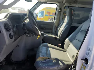 2014 Ford Econoline Passenger XL z VIN 1FBNE3BL8EDB20505, wystawiony jako Copart lot #86013044 z przebiegiem 176 981 mil mil oraz Tytuł czysty. Historia ofert i sprzedaży dostępna na DreamBid. Obrazek 7.