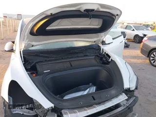 2023 Tesla Model Y Long Range z VIN 7SAYGDEE6PA061228, wystawiony jako IAAI lot #41371547 z przebiegiem 25 121 mil mil oraz . Historia ofert i sprzedaży dostępna na DreamBid. Obrazek 10.