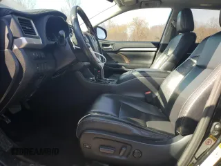 2018 Toyota Highlander SE z VIN 5TDJZRFH6JS553195, wystawiony jako Copart lot #48784505 z przebiegiem 129 674 mil mil oraz Tytuł czysty. Historia ofert i sprzedaży dostępna na DreamBid. Obrazek 7.