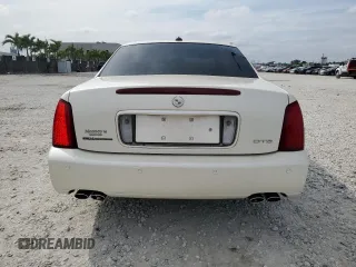 2003 Cadillac DeVille DTS z VIN 1G6KF57973U204531, wystawiony jako Copart lot #45712115 z przebiegiem 107 737 mil mil oraz Szkoda całkowita • Salvage title. Historia ofert i sprzedaży dostępna na DreamBid. Obrazek 6.