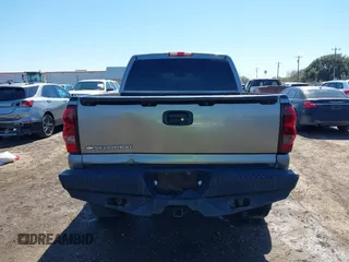 2006 Chevrolet Silverado 1500 LT1 with VIN 2GCEK13TX61184260, listed as a IAAI auction lot 41651907 with 192,143 mi miles. Bid and sale history available at carsss.com. Image 16.