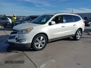 2012 Chevrolet Traverse LTZ z VIN 1GNKRLED8CJ326842, wystawiony jako IAAI lot #41003133 z przebiegiem 201 099 mil mil oraz . Historia ofert i sprzedaży dostępna na DreamBid. Obrazek 19.