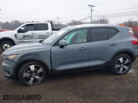 2022 Volvo XC40 Momentum с VIN YV4162UK4N2742114, выставлен на аукционе IAAI как лот 41465820 с пробегом 13 833 миль миль и . История ставок и продаж доступна на DreamBid. Изображение 17.