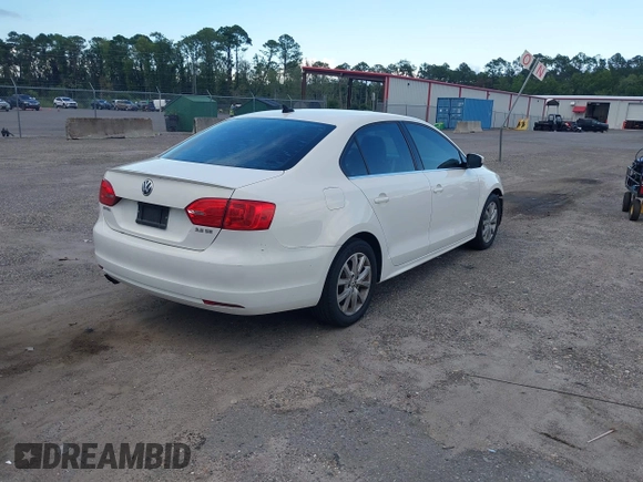 2013 Volkswagen Jetta SE z VIN 3VWDX7AJ2DM365888, wystawiony jako IAAI lot #42619730 z przebiegiem 134 594 mil mil oraz . Historia ofert i sprzedaży dostępna na DreamBid. Obrazek 4.