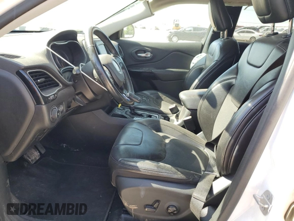 2019 Jeep Cherokee Latitude Plus z VIN 1C4PJLLB9KD373060, wystawiony jako Copart lot #56475895 z przebiegiem 91 018 mil mil oraz Szkoda całkowita • Salvage title. Historia ofert i sprzedaży dostępna na DreamBid. Obrazek 7.