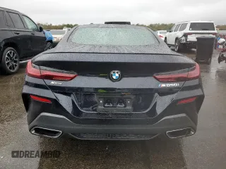 2025 BMW 8 Series M850i xDrive z VIN WBABC4C01SCT38959, wystawiony jako Copart lot #81842724 z przebiegiem Nie podano mil oraz Szkoda całkowita • Salvage title. Historia ofert i sprzedaży dostępna na DreamBid. Obrazek 6.