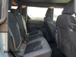 2021 Ford Bronco z VIN 1FMDE5BH4MLA84116, wystawiony jako Copart lot #57151535 z przebiegiem 22 300 mil mil oraz Szkoda całkowita • Salvage title. Historia ofert i sprzedaży dostępna na DreamBid. Obrazek 11.