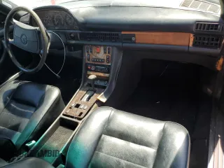 1988 Mercedes-Benz 560 z VIN WDBCA45D3JA417782, wystawiony jako Copart lot #57804865 z przebiegiem 148 888 mil mil oraz Tytuł czysty. Historia ofert i sprzedaży dostępna na DreamBid. Obrazek 8.