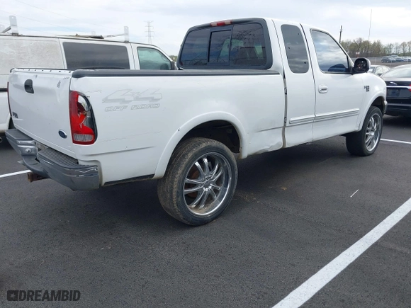 2000 Ford F-150 XL with VIN 1FTRX18W0YNA85809, listed as a IAAI auction lot 41848764 with 1 mi miles. Bid and sale history available at carsss.com. Image 4.