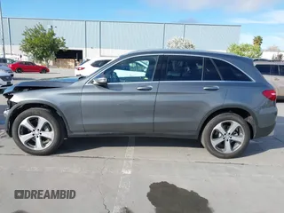 2017 Mercedes-Benz GLC 300 z VIN WDC0G4JB0HF143195, wystawiony jako IAAI lot #42004430 z przebiegiem 18 560 mil mil oraz . Historia ofert i sprzedaży dostępna na DreamBid. Obrazek 15.