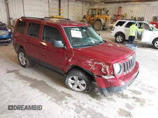 2014 Jeep Patriot Latitude z VIN 1C4NJRFB1ED713506, wystawiony jako IAAI lot #42176696 z przebiegiem 118 509 mil mil oraz . Historia ofert i sprzedaży dostępna na DreamBid. Obrazek 1.