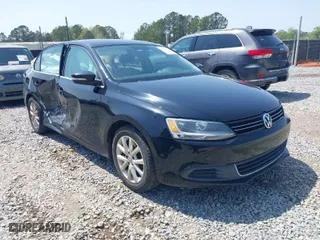 2013 Volkswagen Jetta Sedan SE with VIN 3VWDX7AJ3DM357282, listed as a IAAI auction lot 41926078 with 181,843 mi miles. Bid and sale history available at carsss.com. Image 1.