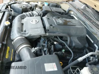 2005 Nissan Frontier SE z VIN 1N6AD07U55C437075, wystawiony jako IAAI lot #42844873 z przebiegiem 210 886 mil mil oraz . Historia ofert i sprzedaży dostępna na DreamBid. Obrazek 12.