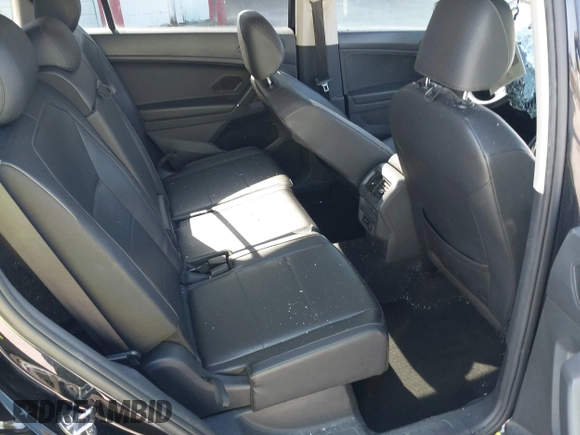 2020 Volkswagen Tiguan SE z VIN 3VV3B7AX7LM035567, wystawiony jako IAAI lot #42316223 z przebiegiem 64 730 mil mil oraz . Historia ofert i sprzedaży dostępna na DreamBid. Obrazek 8.