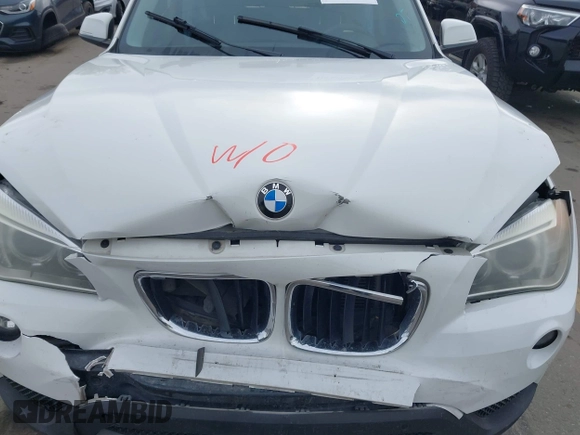 2014 BMW X1 xDrive28i z VIN WBAVL1C54EVY23533, wystawiony jako IAAI lot #41949759 z przebiegiem Nie podano mil oraz . Historia ofert i sprzedaży dostępna na DreamBid. Obrazek 10.