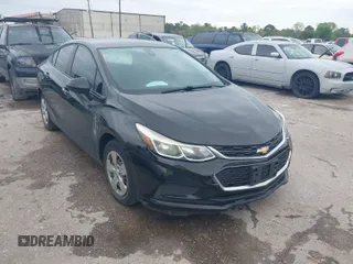 2017 Chevrolet Cruze LS z VIN 1G1BC5SM3H7111442, wystawiony jako IAAI lot #41892792 z przebiegiem 162 760 mil mil oraz . Historia ofert i sprzedaży dostępna na DreamBid. Obrazek 1.