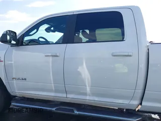 2021 Ram 2500 Big Horn z VIN 3C6UR5DLXMG648737, wystawiony jako IAAI lot #42066827 z przebiegiem 82 053 mil mil oraz . Historia ofert i sprzedaży dostępna na DreamBid. Obrazek 15.