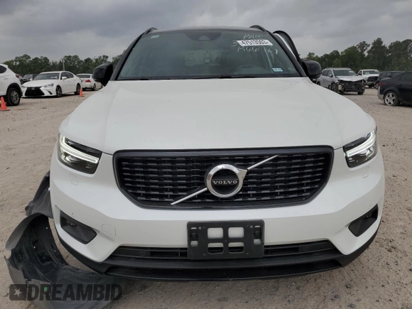 2022 Volvo XC40 R-Design z VIN YV4AC2HM9N2657130, wystawiony jako Copart lot #47513503 z przebiegiem 11 558 mil mil oraz . Historia ofert i sprzedaży dostępna na DreamBid. Obrazek 5.