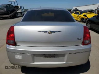 2006 Chrysler 300 Touring z VIN 2C3KA53GX6H531405, wystawiony jako Copart lot #55537945 z przebiegiem 116 950 mil mil oraz Szkoda całkowita • Salvage title. Historia ofert i sprzedaży dostępna na DreamBid. Obrazek 6.