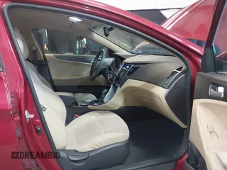 2012 Hyundai Sonata GLS z VIN 5NPEB4AC1CH501910, wystawiony jako IAAI lot #42285011 z przebiegiem 178 600 mil mil oraz . Historia ofert i sprzedaży dostępna na DreamBid. Obrazek 5.
