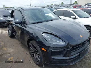 2022 Porsche Macan z VIN WP1AA2A52NLB09801, wystawiony jako IAAI lot #42168524 z przebiegiem Nie podano mil oraz . Historia ofert i sprzedaży dostępna na DreamBid. Obrazek 1.