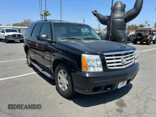 2002 Cadillac Escalade z VIN 1GYEC63T22R113253, wystawiony jako Copart lot #56408115 z przebiegiem 249 604 mil mil oraz Szkody całkowita. Historia ofert i sprzedaży dostępna na DreamBid. Obrazek 1.