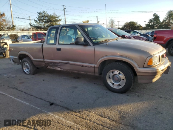 1997 GMC Sonoma SLS with VIN 1GTCS19X0V8510886, listed as a Copart auction lot 85332554 with 88,447 mi miles and Salvage Title. Bid and sale history available at carsss.com. Image 4.