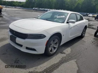 2015 Dodge Charger SXT z VIN 2C3CDXHG5FH824077, wystawiony jako Copart lot #57348715 z przebiegiem 181 421 mil mil oraz Tytuł czysty. Historia ofert i sprzedaży dostępna na DreamBid. Obrazek 1.