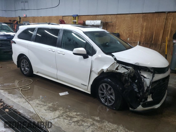 2021 Toyota Sienna LE with VIN 5TDBSKFCXMS023725, listed as a Copart auction lot 81284903 with Not provided miles and Salvage title. Bid and sale history available at DreamBid. Image 4.