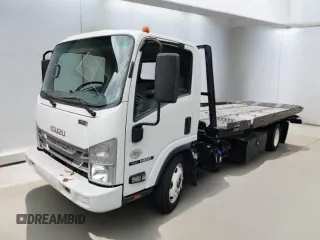 2020 Isuzu NRR IBT z VIN JALE5W169L7305035, wystawiony jako Copart lot #49544005 z przebiegiem 93 159 mil mil oraz Tytuł czysty. Historia ofert i sprzedaży dostępna na DreamBid. Obrazek 2.
