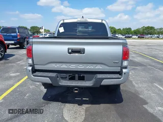 2023 Toyota Tacoma SR z VIN 3TMCZ5AN0PM627654, wystawiony jako IAAI lot #42157641 z przebiegiem 35 015 mil mil oraz . Historia ofert i sprzedaży dostępna na DreamBid. Obrazek 17.