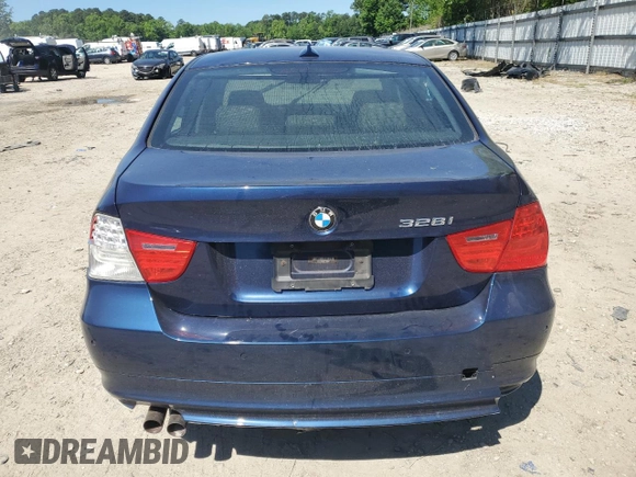 2011 BMW 3 Series 328i xDrive z VIN WBAPK5C52BF122207, wystawiony jako Copart lot #55922795 z przebiegiem 68 906 mil mil oraz Szkoda całkowita • Salvage title. Historia ofert i sprzedaży dostępna na DreamBid. Obrazek 6.